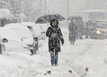 Mot i acartë e erëra të forta, parashikimi i motit për fundjavë e ditët në vijim