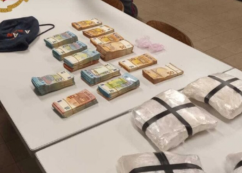 Pesë kilogram drogë dhe 75 mijë euro në furgon, arrestohen dy shqiptarë në Itali