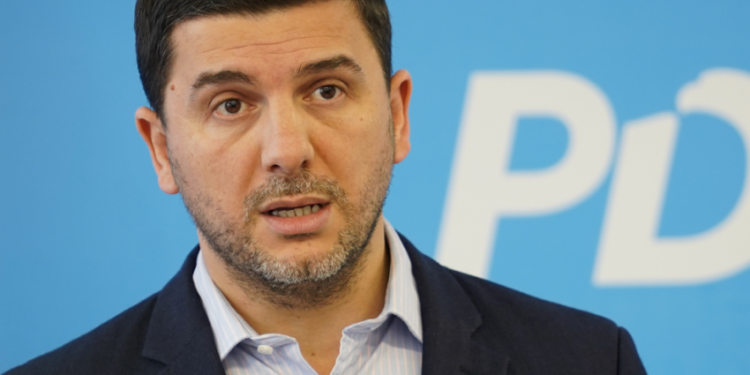 Krasniqi në përvjetorin e 53-të të UP-së, thotë se shumë studentë sot nuk po e shohin të ardhmen në Kosovë