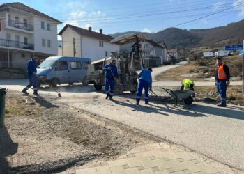 Komuna e Drenasit largon pengesat e vendosura pa leje në rrugë