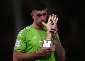 Aston Villa pret oferta për portierin Martinez