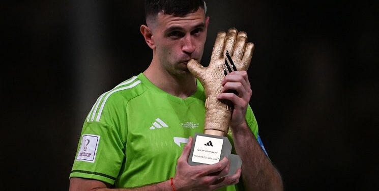 Aston Villa pret oferta për portierin Martinez