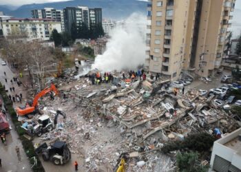 Arrin në 4 mijë e 890 numri i të vdekurve në Turqi e Siri