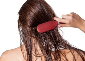 Gabimet e përditshme që po ua dëmtojnë flokët