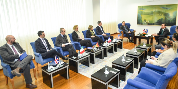 Kurti diskuton me ambasadorët e QUINT-it në OSBE për dialogun Kosovë-Serbi