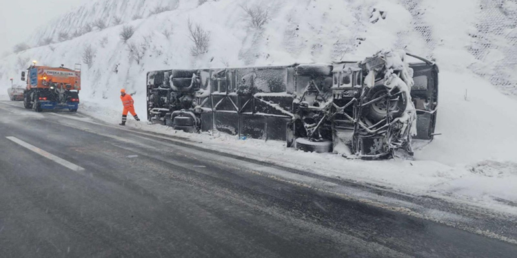 Autobusi me targa shqiptare aksidentohet në Kroaci, një i vdekur
