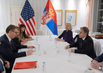 Blinkeni takon Vuçiqin: E diskutuam rëndësinë e normalizimit të marrëdhënieve me Kosovën