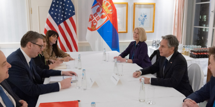 Blinkeni takon Vuçiqin: E diskutuam rëndësinë e normalizimit të marrëdhënieve me Kosovën