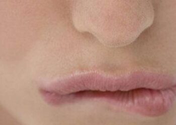 Çfarë do të thotë kur kafshoni buzën?