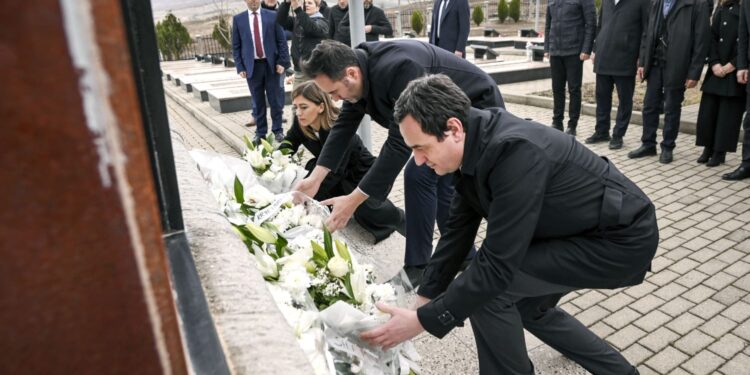 Kurti kujton viktimat e masakrës së Likoshanit dhe Qirezit