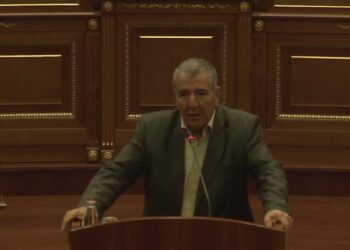 Avni Dehari reagon pas deklarimeve të Haki Abazit