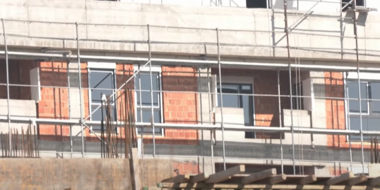 Vushtrria pa inxhinerë të strukturës e inspektorë të ndërtimit