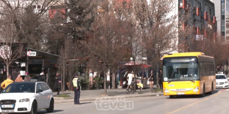 Policia nuk kursen vozitësit që thyejnë rregullat në rrugën “Xhorxh Bush”