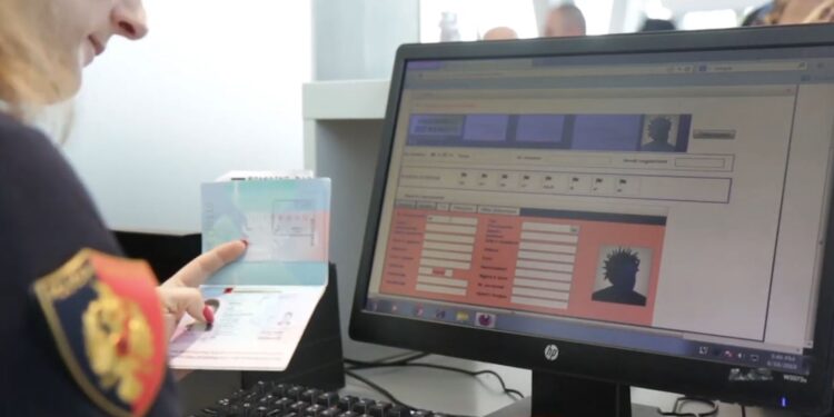 Arrestohen 6 policë të portit të Durrësit, merrnin ryshfet për kalime të paligjshme