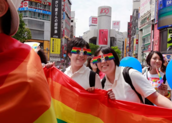 Kryeministri japonez shkarkon këshilltarin e tij pas komenteve nënçmuese për komunitetin LGBT