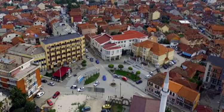 Serwer e Kamberi: Kosova të insistojë në të drejtat e shqiptarëve të Luginës së Preshevës në dialog