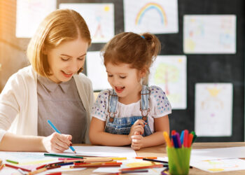 Fëmijët i përvetësojnë veprimet e prindërve