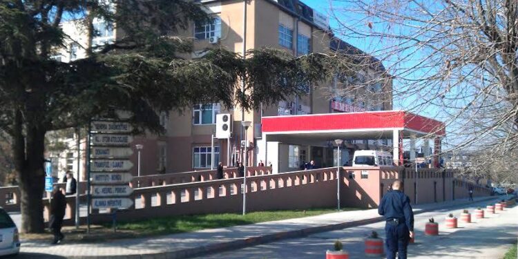 35-vjeçarja hidhet nga ndërtesa, vdes në QKUK