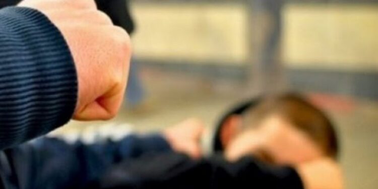 Arrestohet një 19-vjeçar në Vushtrri, e sulmoi një person dhe i hodhi sprej