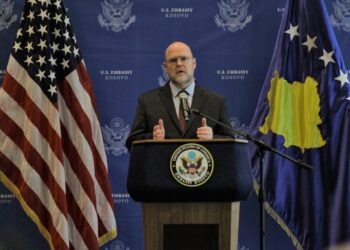 Hovenier: Nga marrëveshja e përkohshme do të përfitojnë edhe Kosova edhe Serbia