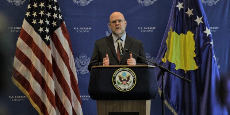 Hovenier: Nga marrëveshja e përkohshme do të përfitojnë edhe Kosova edhe Serbia