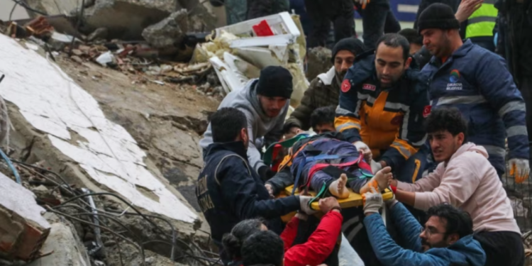 Shkon në mbi 3.400 numri i viktima nga tërmetet në Turqi dhe Siri