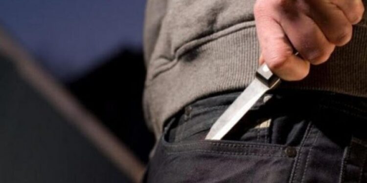 Arrestohen 2 persona për rrahje dhe parandalohet një tjetër