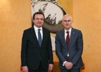 Kurti takohet me Sekretarin e INTERPOL-it, flasin për luftën ndaj korrupsionit e përkushtimin ndaj sundimit të ligjit