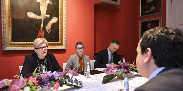 Kryeministri Kurti me homologen lituaneze diskutojnë mundësitë e thellimit të marrëdhënieve mes vendeve