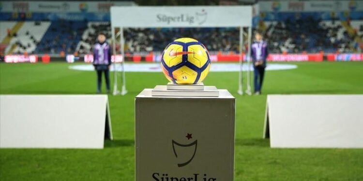 Nuk ka futboll në muajin shkurt në Turqi – Superliga turke pritet të rikthehet në mars