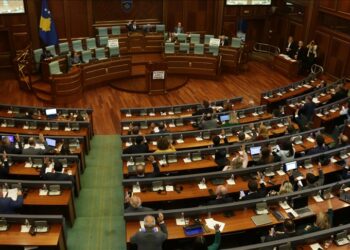 Kurti mungon, shtyhet debati parlamentar për dialogun