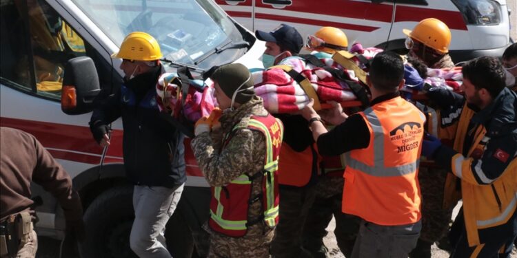 Vdes 12-vjeçari i cili u nxor nga rrënojat 296 orë pas tërmetit në Hatay