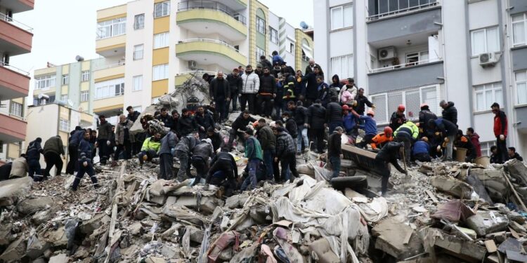 BIK-u hap fond për t’i ndihmuar të prekurit nga tërmetet në Turqi