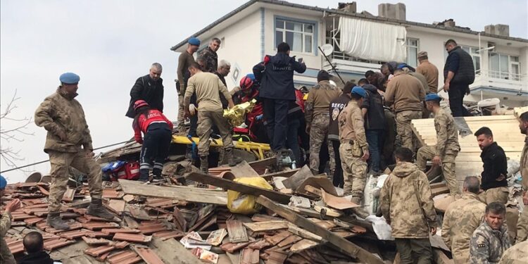 Një i vdekur pas tërmetit të së hënës në Turqi
