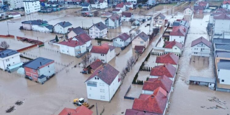 Vërshimet nga reshjet e shiut në 4 komuna kanë shkaktuar dëme afër 24 milionë euro