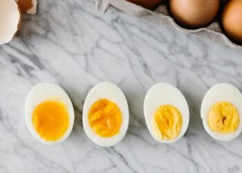 Sa kohë mund t’i ruani vezët e ziera në frigorifer?