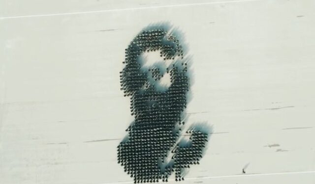 784 ushtarë të FSK-së pjesë të portretit, kënduan e brohoritën pasi kuptuan idenë e rreshtimit