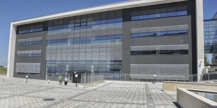 Administrata e Gjykatës Themelore në Prishtinë kërcënon me grevë për paga