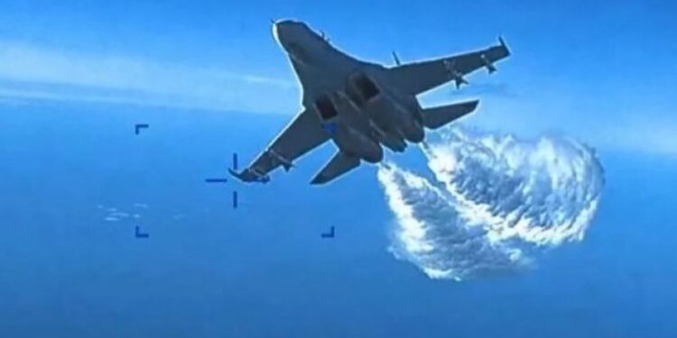 Publikohet videoja e përplasjes së dronit amerikan me aeroplanin luftarak rus mbi Detin e Zi