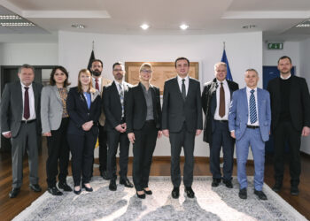 Kurti takon ekspertë gjermanë për luftimin e pastrimit të parasë, merr pjesë edhe Ambasadori Rohde