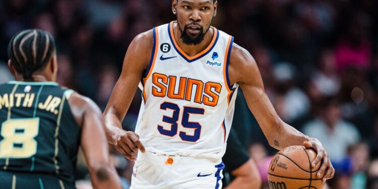Milwaukee vijon marshimin në NBA, Durant debuton me fitore te Phoenix