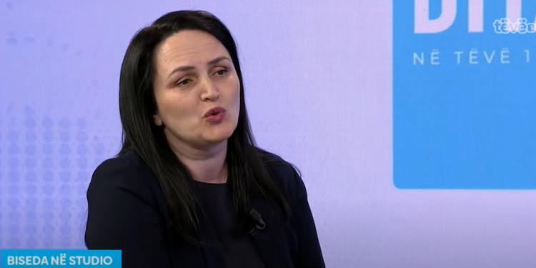 Gazetarja e luftës rrëfen për kukullën, fletoren dhe fanellën e përgjakur në Kullën e Jasharëve