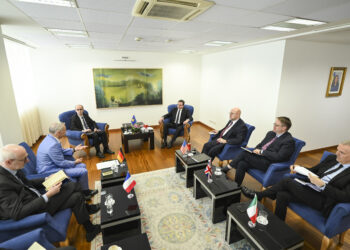 Kurti takon ambasadorët e shteteve të QUINT-it