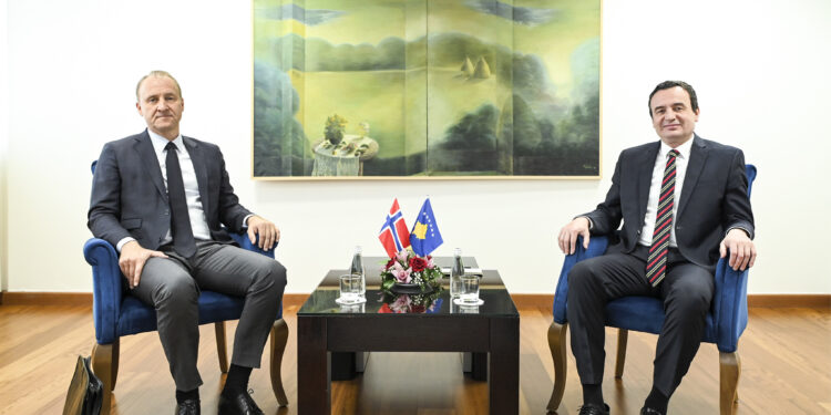 Kurti takoi ambasadorin e Norvegjisë Jens Erik Grøndah