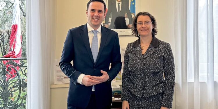 Abdixhiku takohet me këshilltaren e Macronit, diskutojnë për dialogun