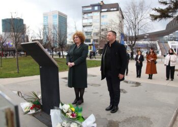 Mehaj dhe Hajdari bëjnë nderime pranë memorialit Heroinat