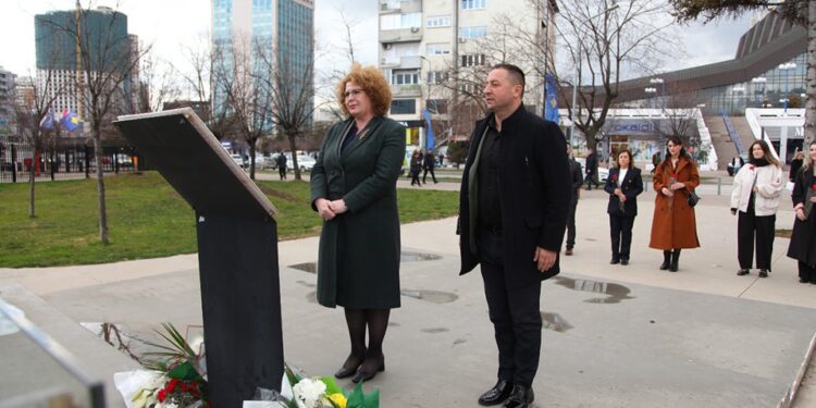 Mehaj dhe Hajdari bëjnë nderime pranë memorialit Heroinat