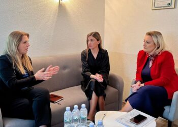 Haxhiu viziton strehimoren “Shpresa dhe Shtëpitë e Fëmijëve në Kosovë”