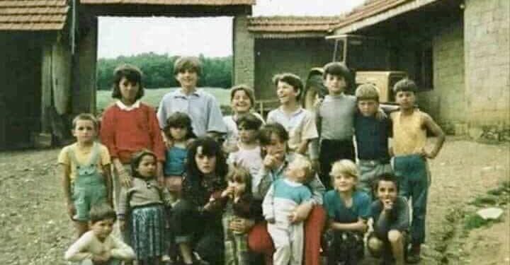 Osmani publikon një fotografi të Jasharëve: Gjaku i tyre u bë dritë udhërrëfyese për çdo shqiptar!