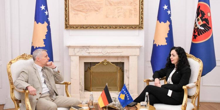 Osmani pret në takim Rohden, diskutojnë për procesin e dialogut
